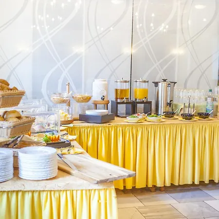 ホテル Hotel Pension Schwarzes Ross 3*